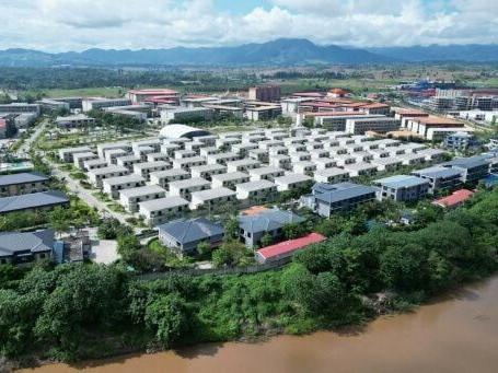 Myanmar scam centre raid sends hundreds fleeing to Thailand